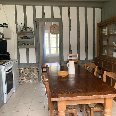 Maison Familiale Des Petites Dalles A Pied Jardin Holiday home *