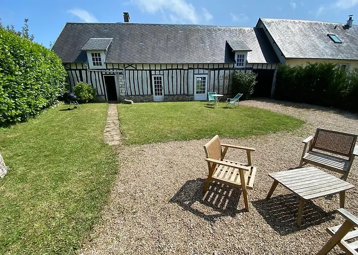 Holiday home Maison Familiale Des Petites Dalles A Pied Jardin Saint-Martin-aux-Buneaux