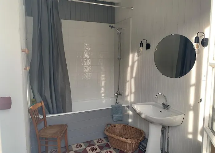 Maison Familiale Des Petites Dalles A Pied Jardin *